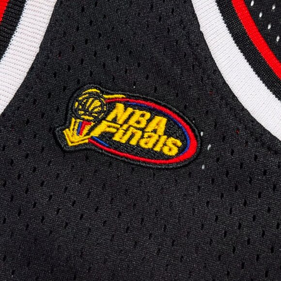 Chicago Bulls Michael Jordan No. 23 Black Jersey - Picture 3 of 6